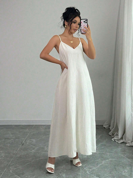 Robe longue ample à bretelles réglables en blanc